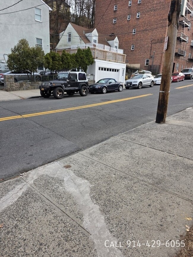 Building Photo - 609 Van Cortlandt Park Ave