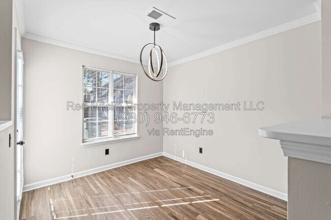 Building Photo - 10212 University Park Ln