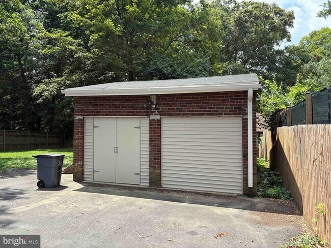 Building Photo - 4610 Strathmore Ave