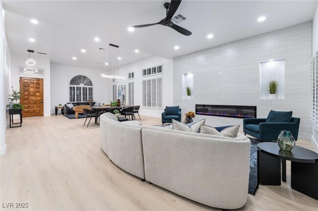 Building Photo - 2528 Sunup Dr