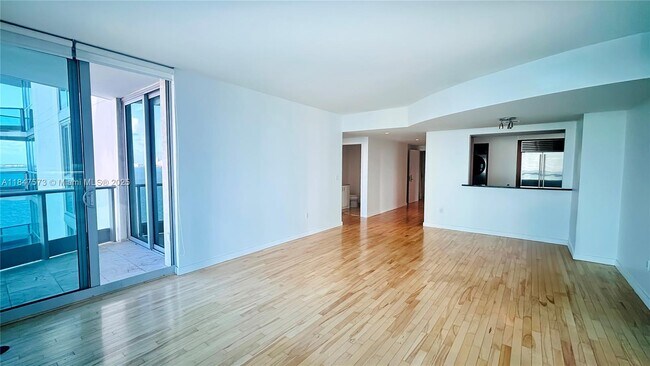Building Photo - 1331 Brickell Bay Dr