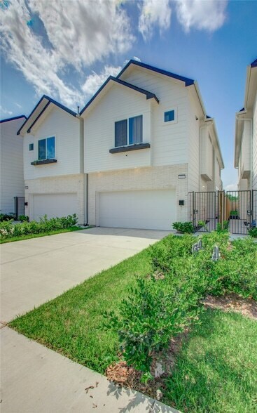 Building Photo - 4914 Noble St