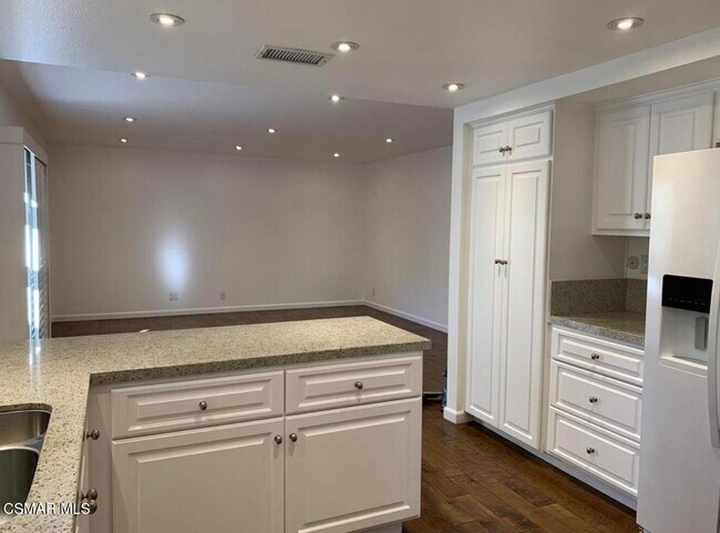 Building Photo - 924 Thistlegate Rd