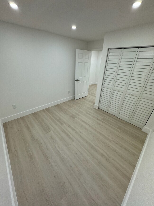 Building Photo - 40 SW 147th Ave