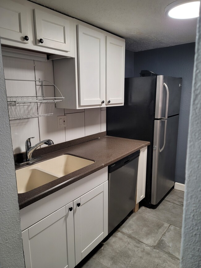 Kithchen - 811 Vouray Dr