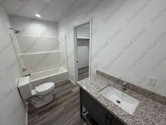 Building Photo - New Spacious 2 bedroom 2 bath Duplex.