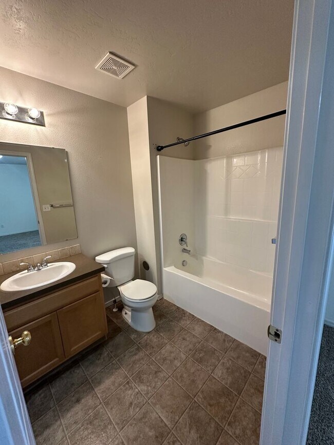 Building Photo - 3 bedroom 2 bath home in beautiful Meridian neighborhood!
