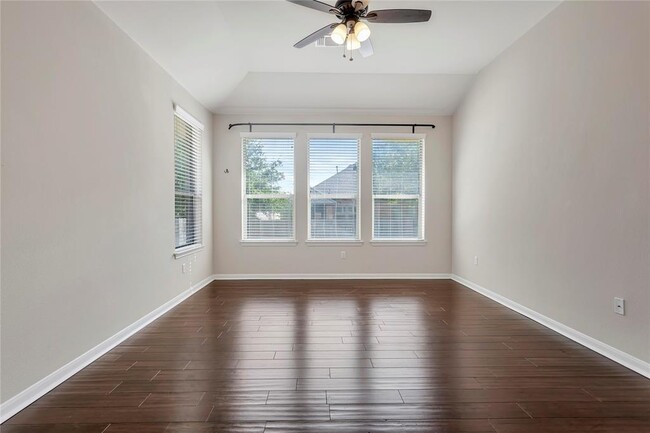 Building Photo - 209 Highland Horizon