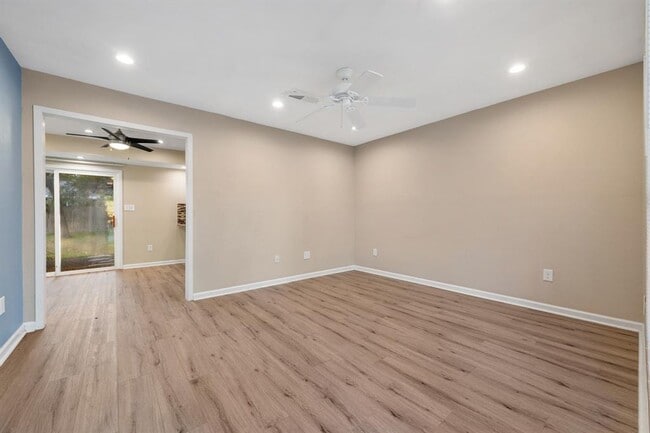 Building Photo - 1009 Alden Dr