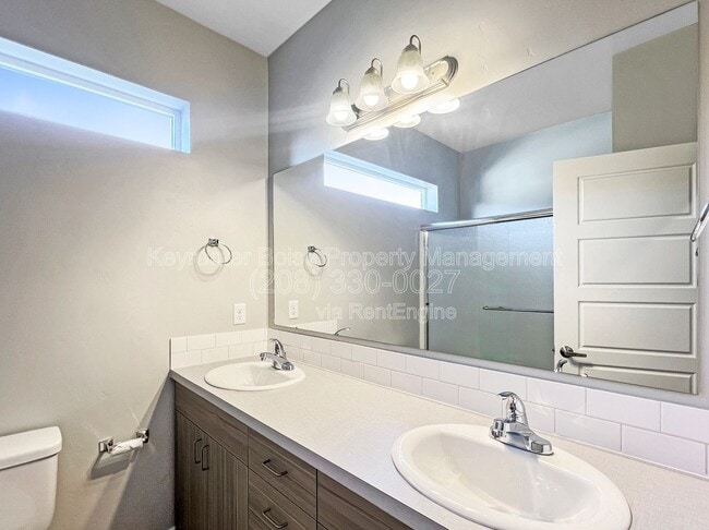 Building Photo - 4265 N Reed Ln