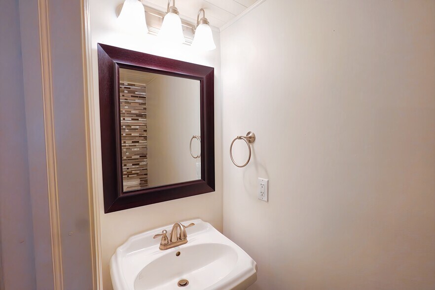 Building Photo - 8711 Blessing Dr