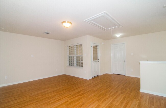 Building Photo - 3939 Calgary Cir