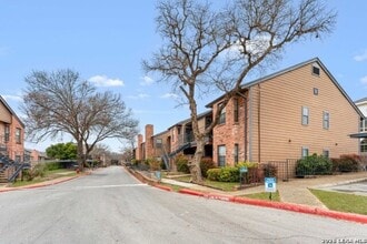 Building Photo - 4803 Hamilton Wolfe