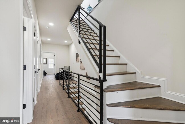 Building Photo - 1215 S 23rd St