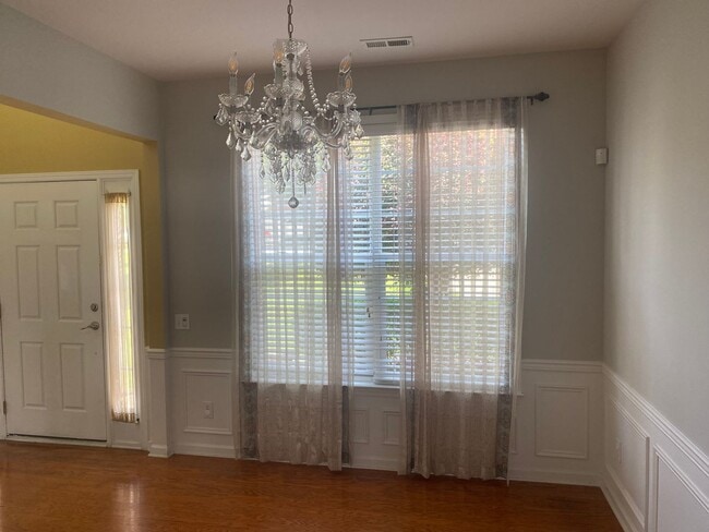 Building Photo - Beautiful 4 Bedroom, 2.5 Bath in Ballantyne Area