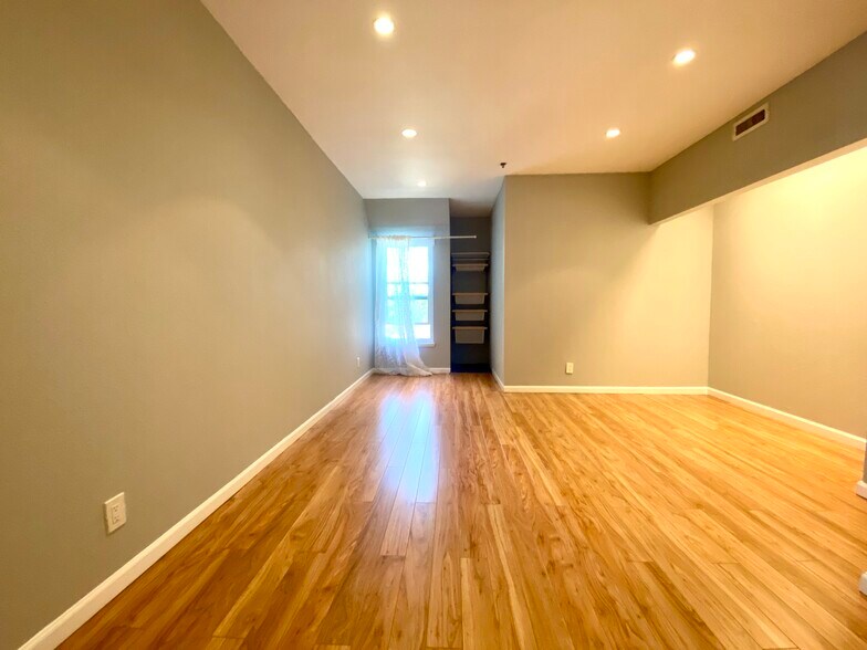 Building Photo - 411 Park Ave