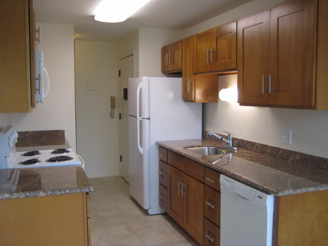Building Photo - Madlyn Apartments