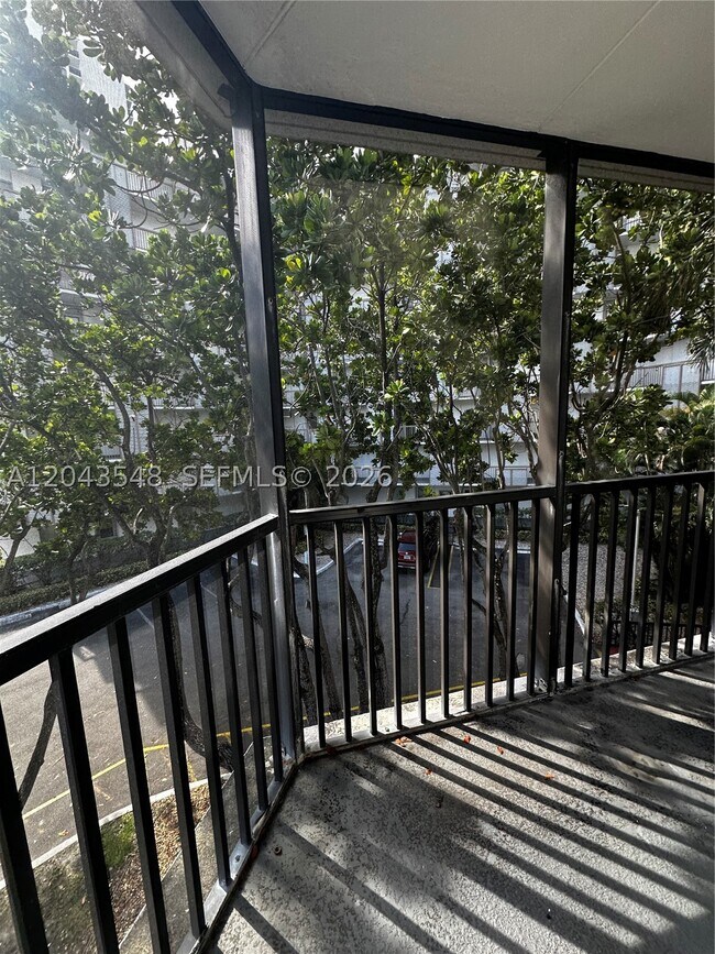 Building Photo - 3475 N Country Club Dr