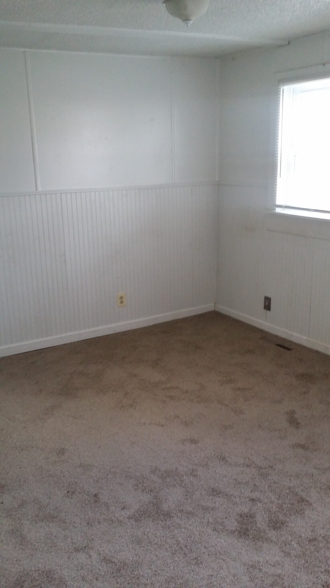 Building Photo - 211 7th St