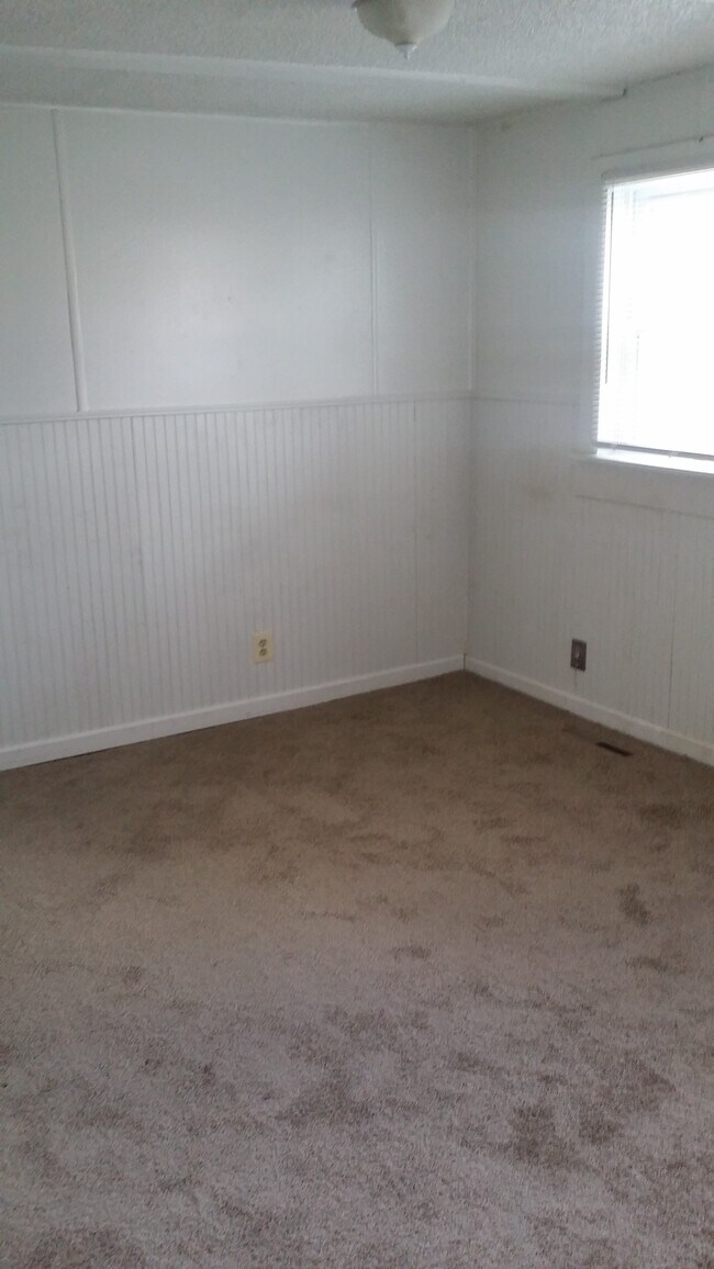 Building Photo - 211 7th St