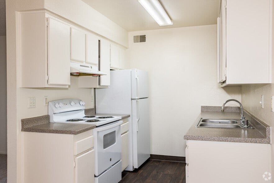 1BR, 1BA - 667SF - Timberleaf Apartments