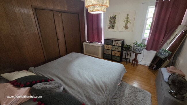 Building Photo - Spacious 3 Bed Duplex with Office + Bonus ...