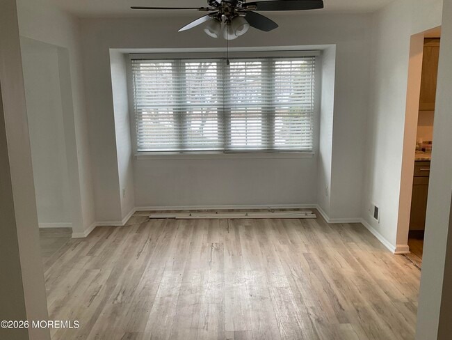 Building Photo - 37 Dogwood Dr