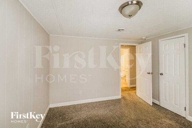 Building Photo - 1052 Adrian Cir SW