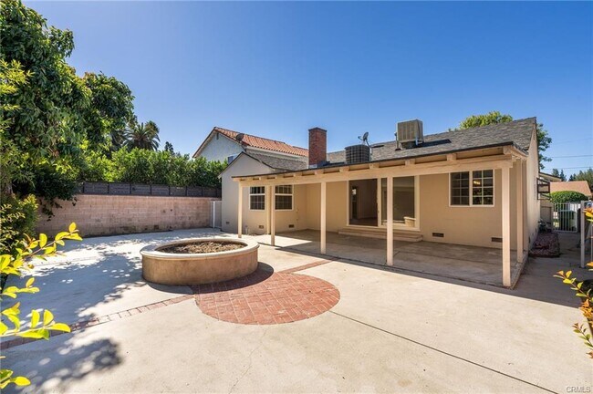 Primary Photo - 7218 Enfield Ave