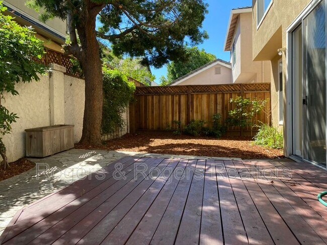 Building Photo - 213 Houghton St