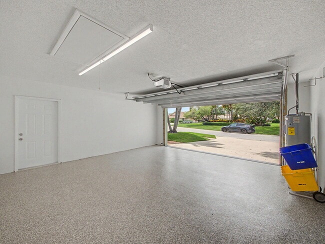Building Photo - 303 Leeward Dr