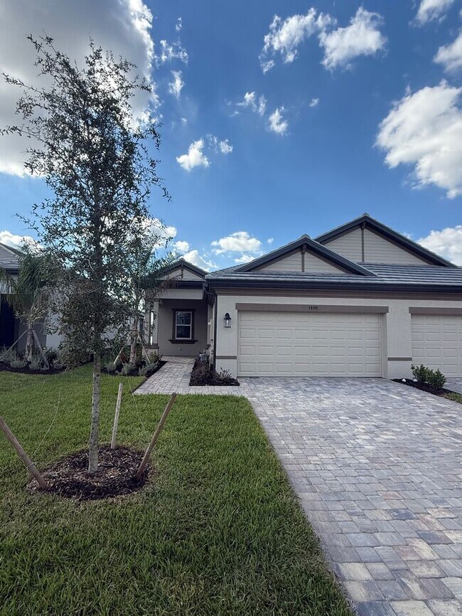 Building Photo - Sweetwater at Lakewood Ranch 2 Bedroom Villa