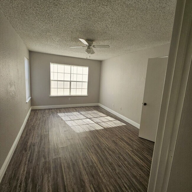 Building Photo - 1/1 Ground Floor Condo in the UCF area