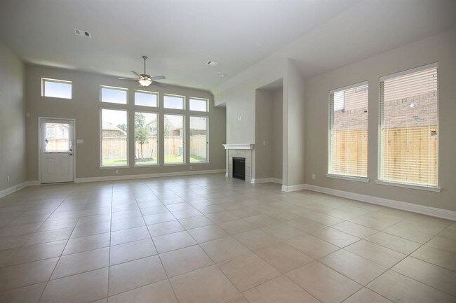 Building Photo - 18 Salado Vista Ct
