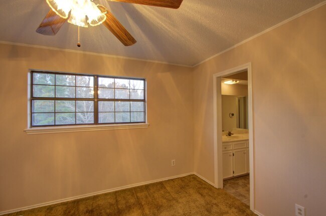 Building Photo - 7890 Blackman Ferry Rd