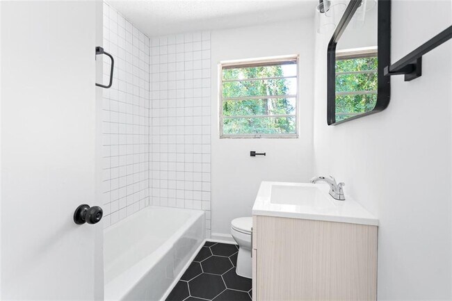 Building Photo - 5726 Southwick Ct SW