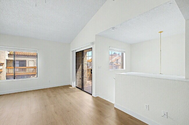 Building Photo - 818 S Westwood