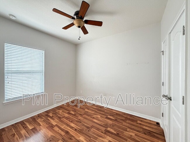 Building Photo - 12875 Emersondale Ave