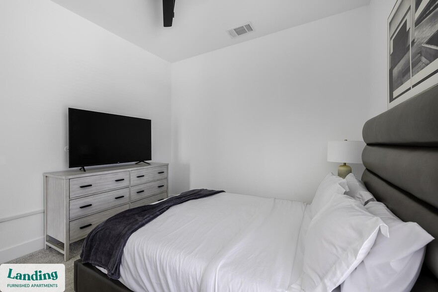 Building Photo - 650 E Sycamore St