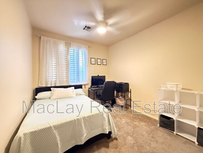 Building Photo - 757 W Aloe Pl