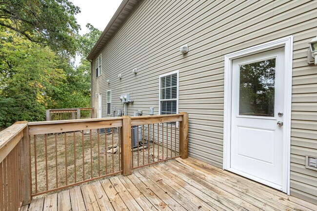 Building Photo - 307 Burnside Dr
