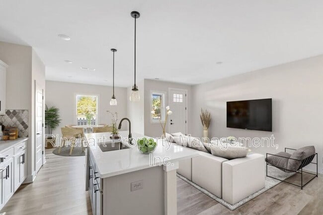 Building Photo - 664 Herlong Ave