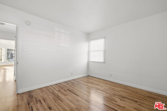 Building Photo - 5324 Vantage Ave