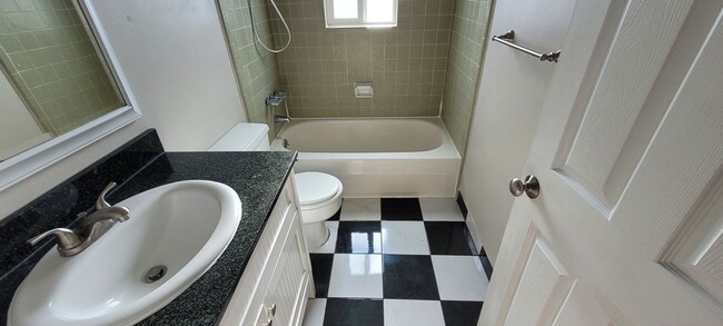 Building Photo - Spacious Home for Rent