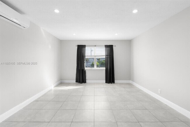 Building Photo - 4021 N Andrews Ave