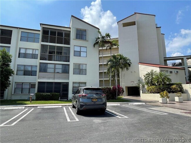 Building Photo - 2322 S Cypress Bend Dr
