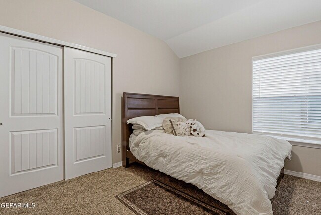 Building Photo - 13912 Loreina Luz Ave