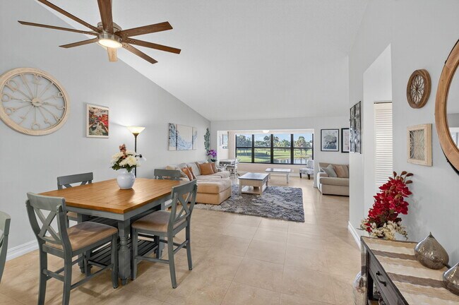 Building Photo - 5152 Golfview Ct