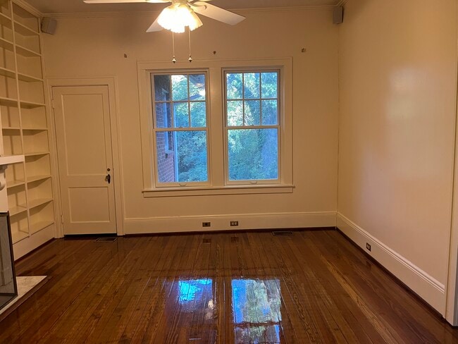 Building Photo - 220 E Montgomery St