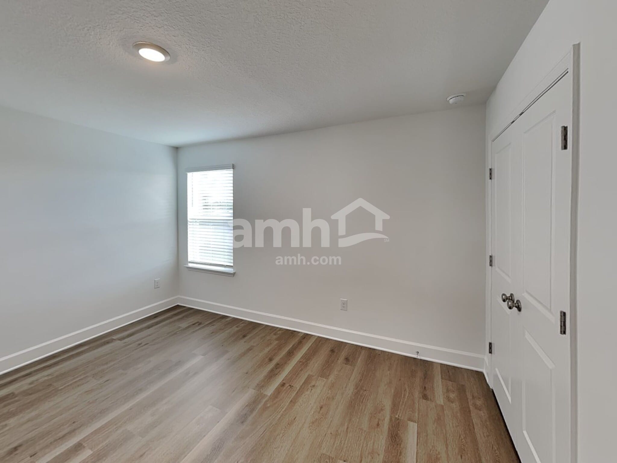 Building Photo - 2909 20th Ave W